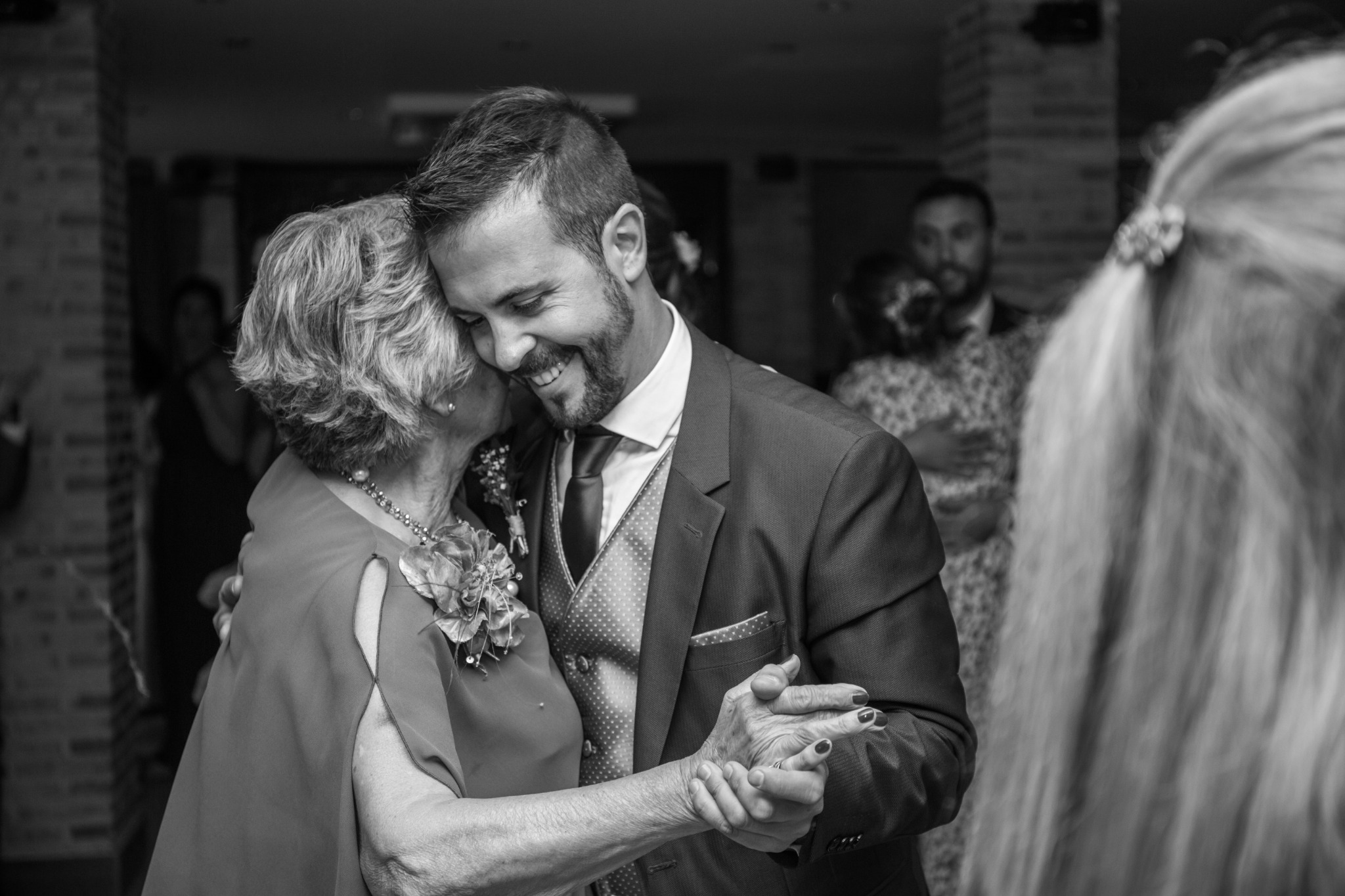 Abrazo durante la celebración