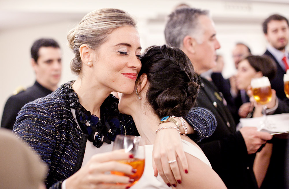Abrazo de celebración